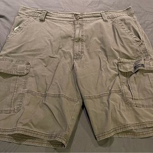 Men’s Wrangler cargo shorts size 40